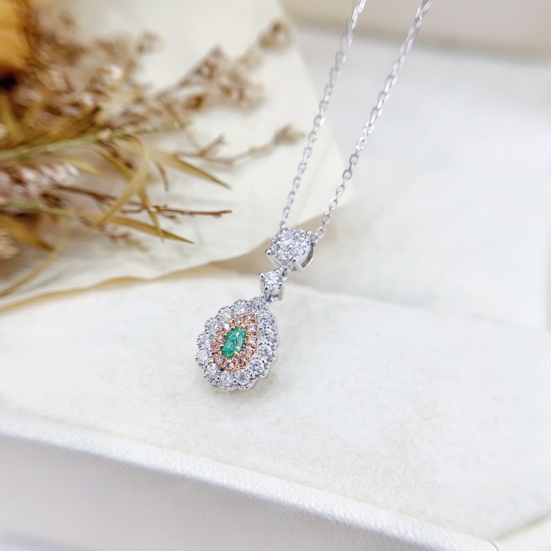 14k Gold 0.43 Ctw Natural Green Diamond & Diamond Necklace - 3