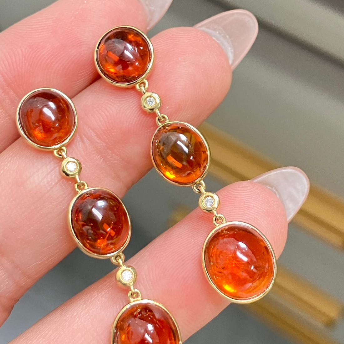 14k Gold 20.50 Ct Natural Spessartine & Diamond Earrings: Ref:231154373 // gold content:14k gold // main gemstone:spessartine // shape:oval // carat weight:20. 50ct // color:orange // treatment:natural // // adjacent gemstone 2 : diamond // shape:round //