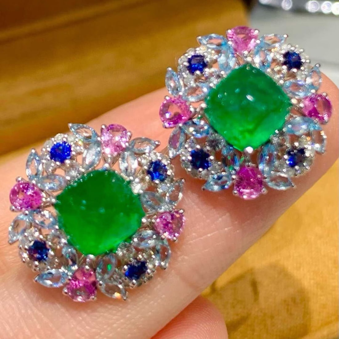 14k Gold 4.01 Ct Natural Emerald & Coloured Gemstone Earrings - 3