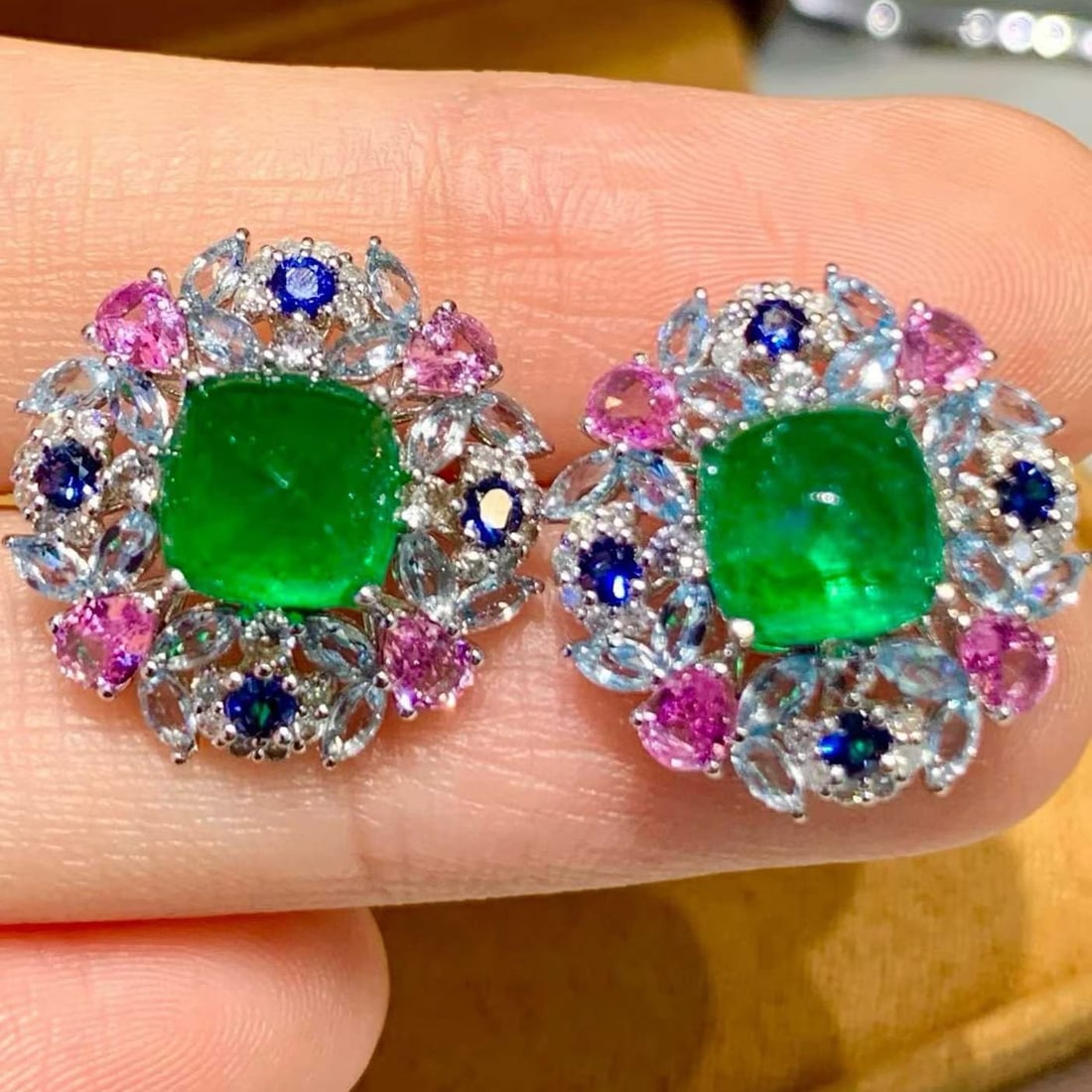 14k Gold 4.01 Ct Natural Emerald & Coloured Gemstone Earrings - 5
