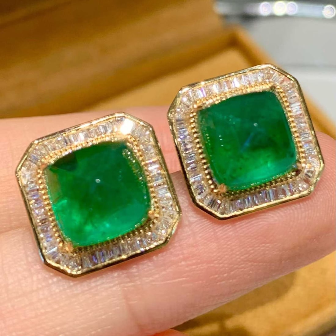 14k Gold 6.60 Ct Natural Emerald & Diamond Earrings - 4