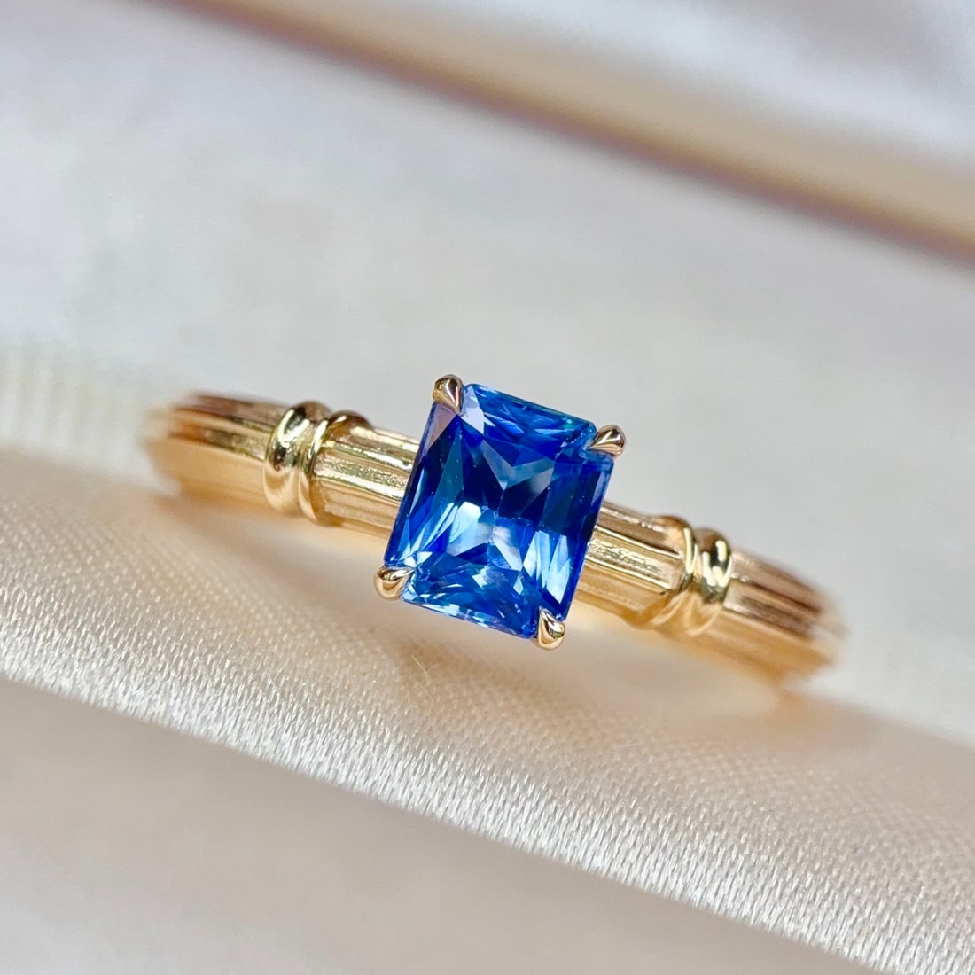 14k Gold 1.09 Ct Natural Sapphire Ring: Ref:231169083 // gold content:14k gold // ring size:7. 25us // // main gemstone:sapphire // shape:radiant // carat weight:1. 09ct // color:cornflower blue // treatment:natural // Condition: New Low