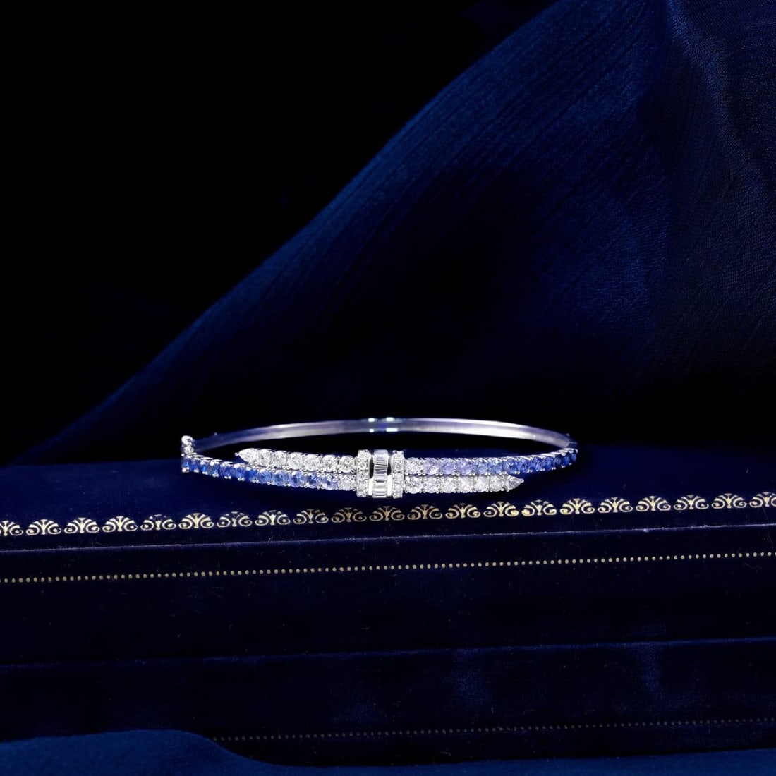 14k Gold 3.25 Ctw Natural H Diamond Bangle - 4