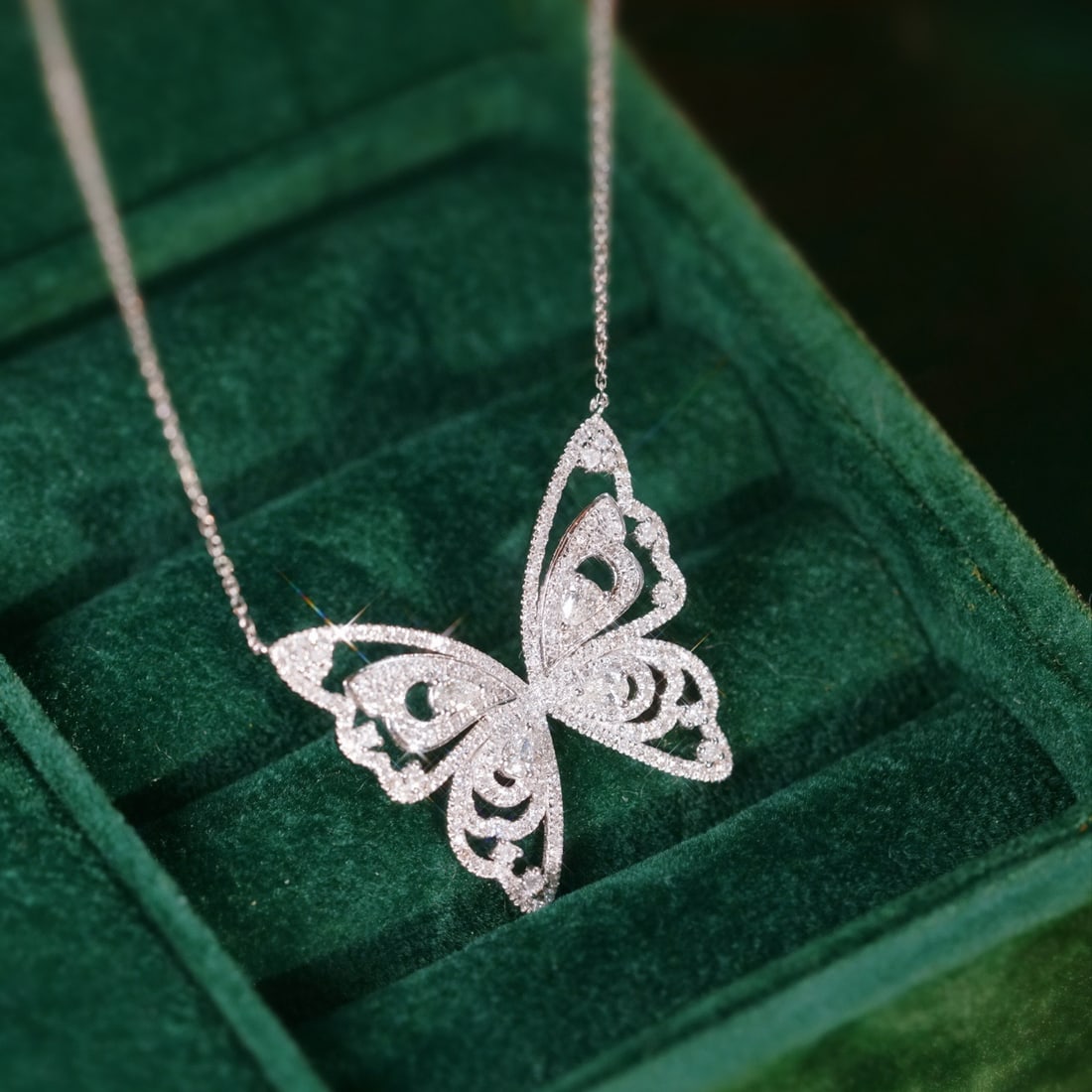 14k Gold 0.86 Ct Natural H Diamond & Butterfly Necklace: Ref:231169095 // gold content:14k gold // main gemstone:diamond // shape:multiple // carat weight:0. 86ct // clarity grade:vs-si // color:h // treatment:natural // Condition: New Low Estimate: