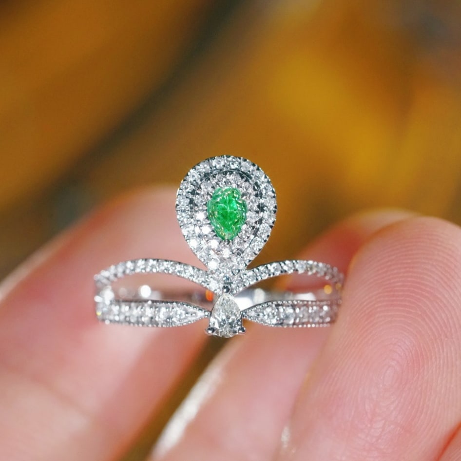 14k Gold 0.55 Ctw Natural Green Diamond & Diamond Ring: Ref:231169099 // gold content:14k gold // ring size:7. 25us // // main gemstone:green diamond // shape:pear // carat weight:0. 12ct // color:green // treatment:natural // // adjacent gemstone 2 :