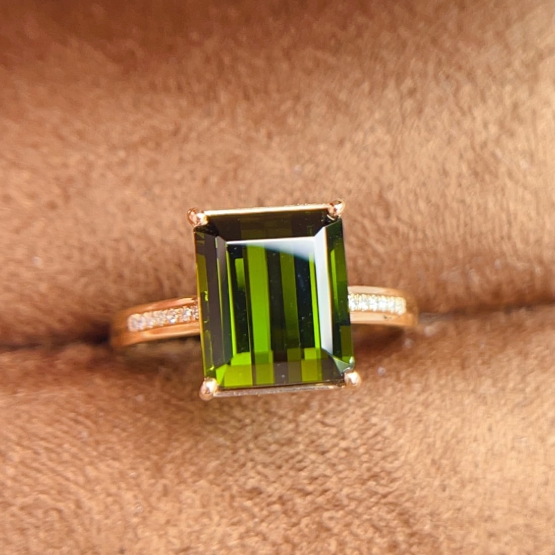 14k Gold 3.39 Ctw Natural Tourmaline & Diamond Ring: Ref:231169108 // gold content:14k gold // ring size:7. 25us // // main gemstone:tourmaline // shape:octagonal // carat weight:3. 35ct // color:green // treatment:natural // // adjacent gemstone 2 :