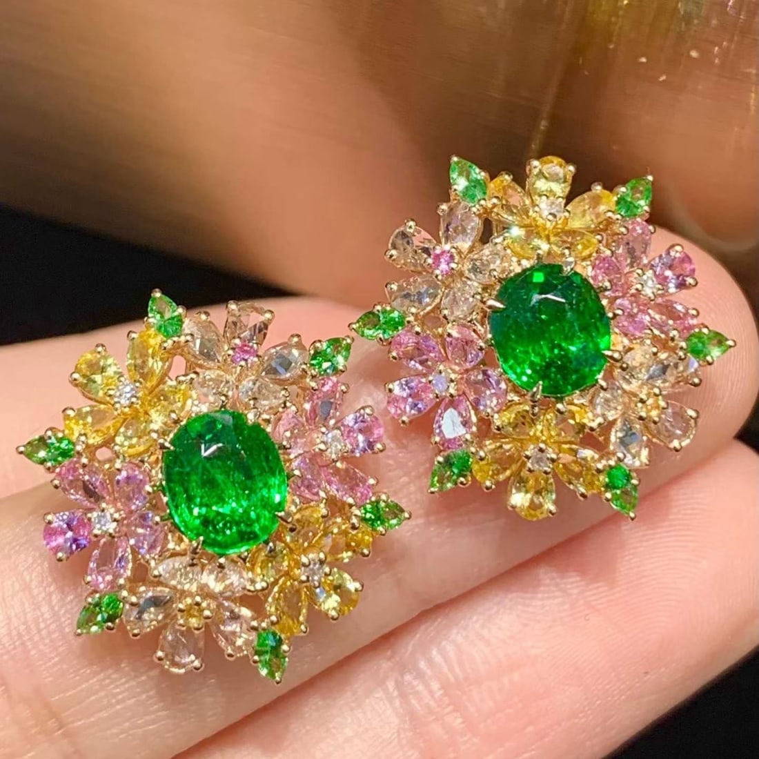 14k Gold 2.8 Ct Natural Tsavorite & Diamond & Coloured Gemstone Earrings: Ref:231169109 // gold content:14k gold // main gemstone:tsavorite // shape:oval // carat weight:2. 8ct // color:green // treatment:natural // // adjacent gemstone 2 : diamond // shape:round // clarity
