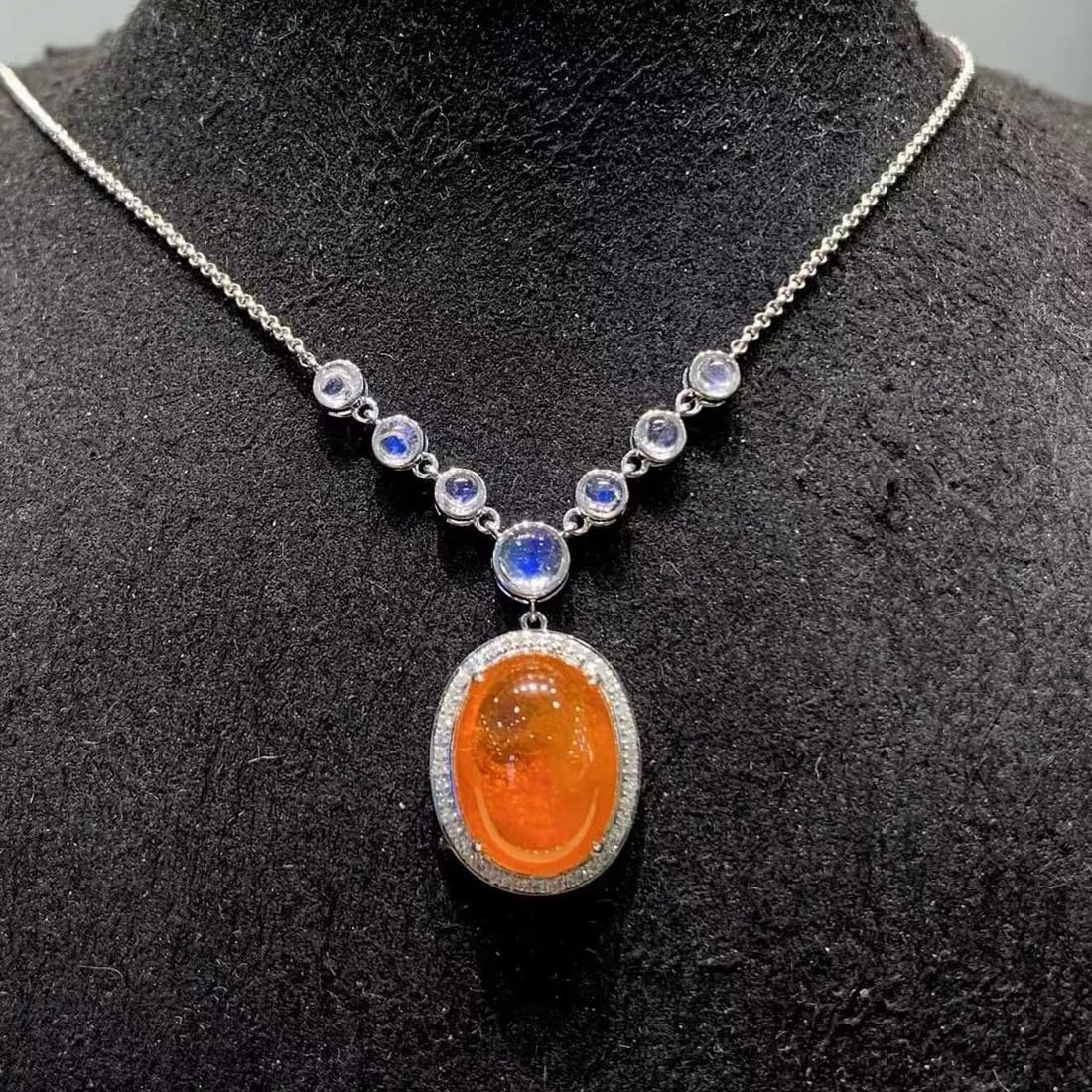 14k Gold 7.6 Ct Natural Spessartine & Diamond Necklace: Ref:231169110 // gold content:14k gold // main gemstone:spessartine // shape:oval // carat weight:7. 6ct // color:orange // treatment:natural // // adjacent gemstone 2 : diamond // shape:round //