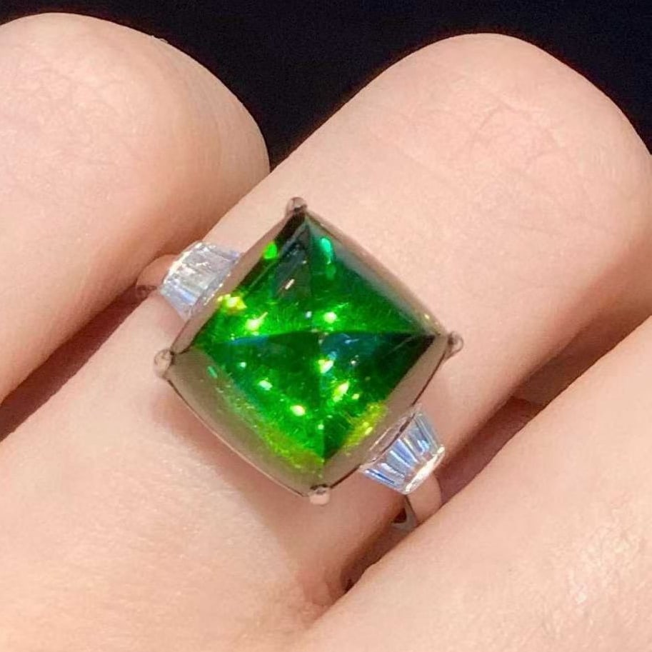 14k Gold 9 Ct Natural Tourmaline & Diamond Ring: Ref:231169111 // gold content:14k gold // ring size:7. 25us // // main gemstone:tourmaline // shape:sugar-loaf // carat weight:9ct // color:green // treatment:natural // // adjacent gemstone 2 : diamo