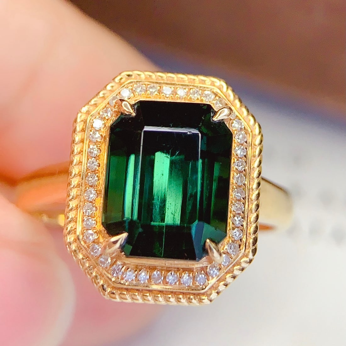 14k Gold 4.3 Ct Natural Tourmaline & Diamond Ring: Ref:231169114 // gold content:14k gold // ring size:7. 25us // // main gemstone:tourmaline // shape:octagonal // carat weight:4. 3ct // color:green // treatment:natural // // adjacent gemstone 2 :