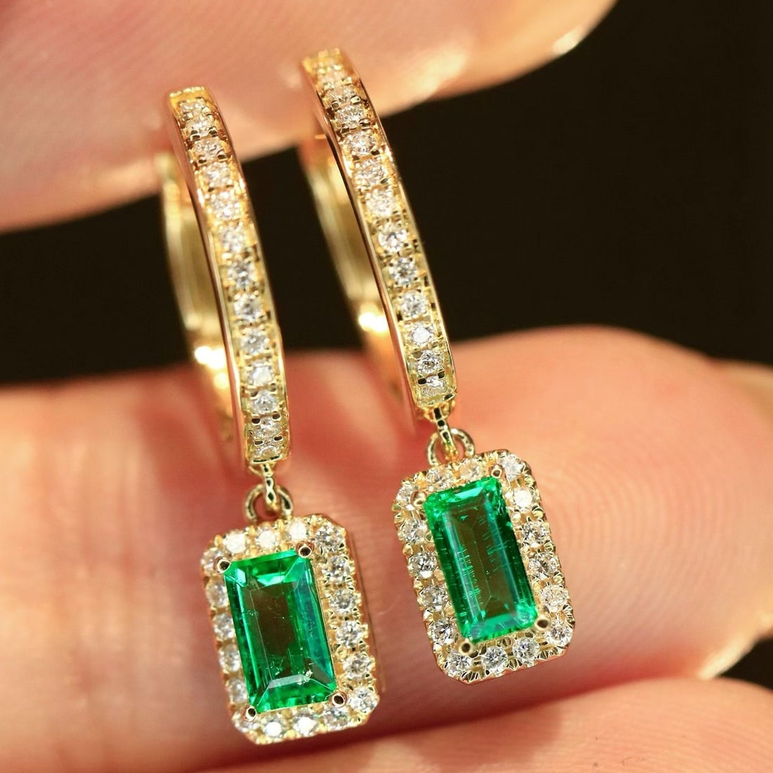 14k Gold 0.62 Ctw Natural Emerald & Diamond Earrings: Ref:231169125 // gold content:14k gold // main gemstone:emerald // shape:rectangle // carat weight:0. 42ct // color:green // treatment:natural // // adjacent gemstone 2 : diamond // shape:round // car