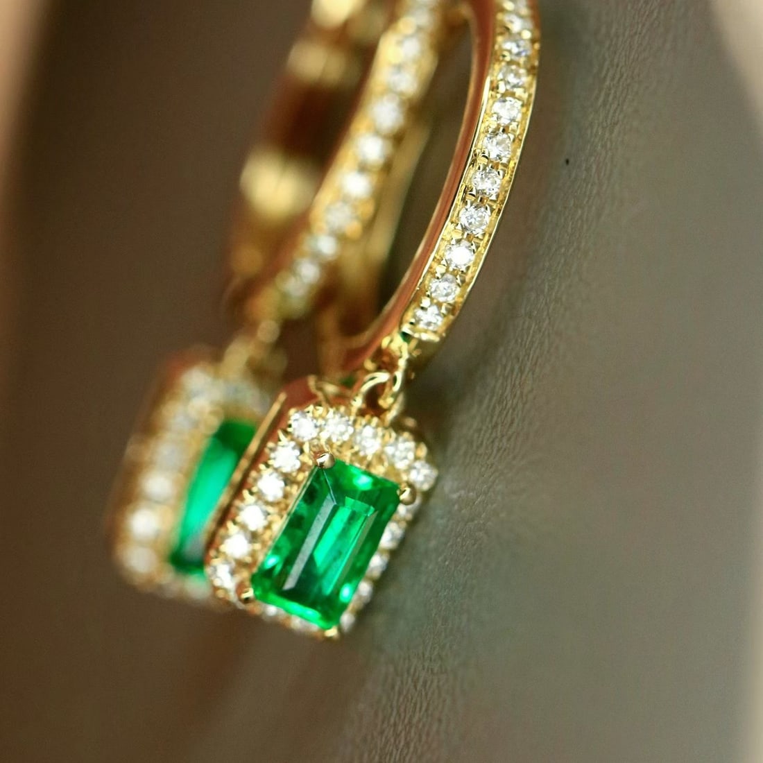 14k Gold 0.62 Ctw Natural Emerald & Diamond Earrings - 3