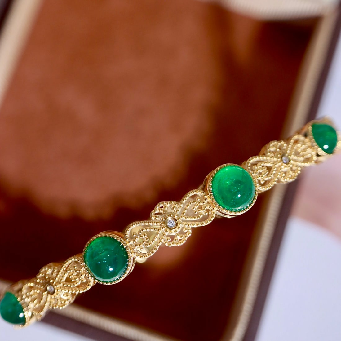14k Gold 8.24 Ctw Natural Emerald & Diamond Bangle - 5