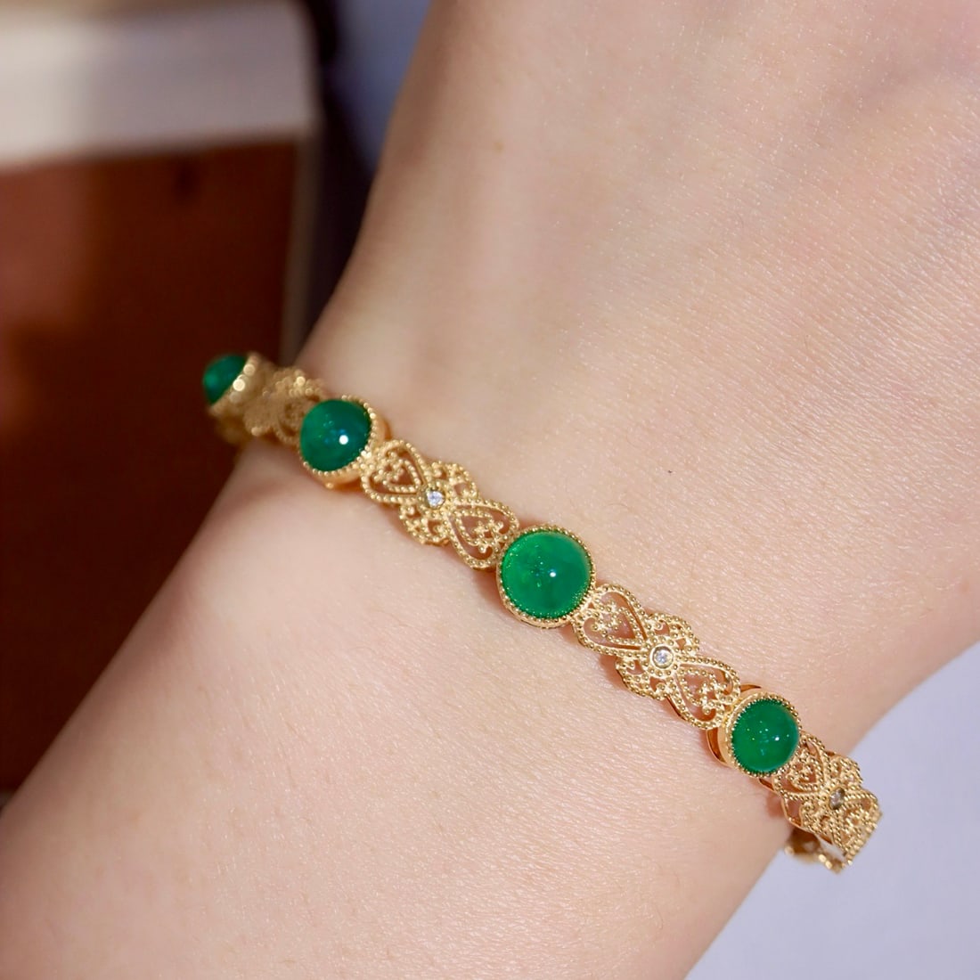 14k Gold 8.24 Ctw Natural Emerald & Diamond Bangle - 8