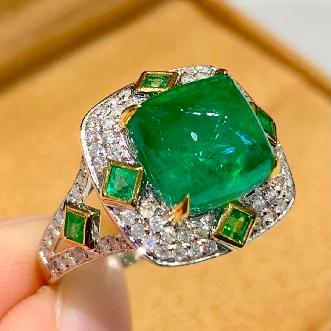 14k Gold 4.5 Ct Natural Emerald & Diamond Ring - 2