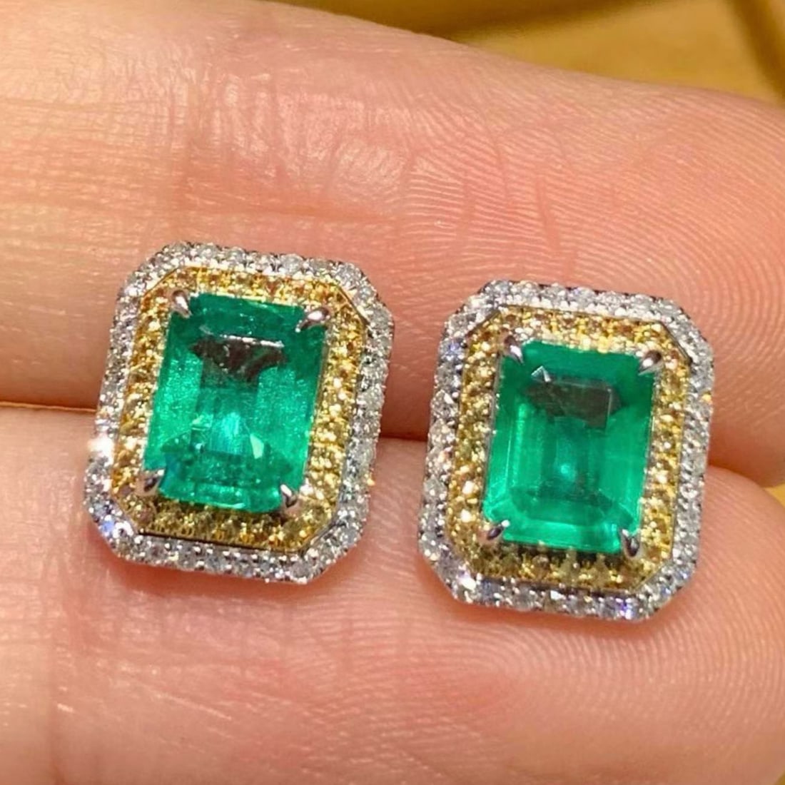 14k Gold 1.45 Ct Natural Emerald & Diamond Earrings: Ref:231169134 // gold content:14k gold // main gemstone:emerald // shape:octagonal // carat weight:1. 45ct // color:green // treatment:natural // // adjacent gemstone 2 : diamond // shape:round // cla