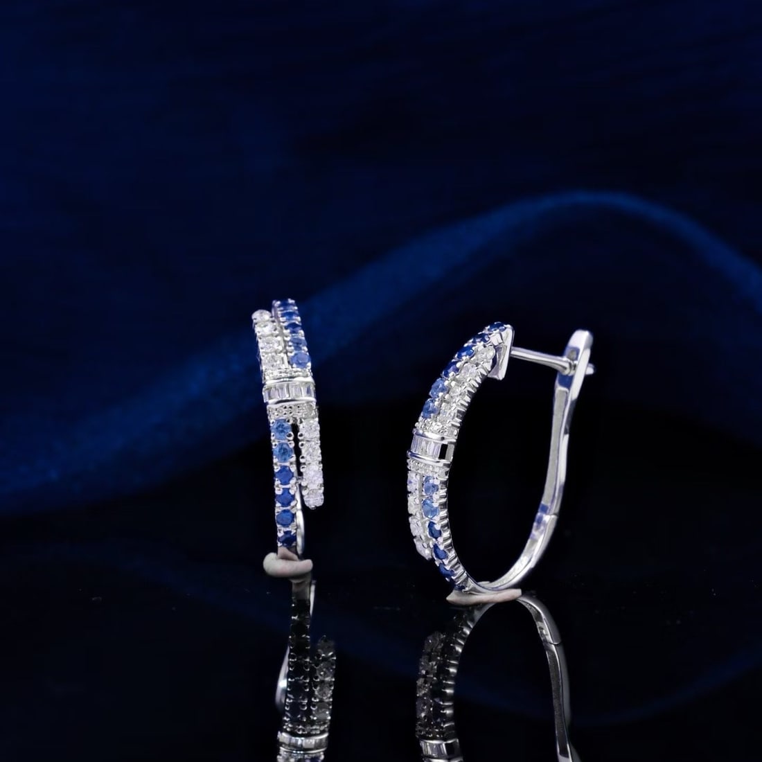14k Gold 0.72 Ctw Natural Sapphire & Diamond Earrings: Ref:231169139 // gold content:14k gold // main gemstone:sapphire // shape:round // carat weight:0. 4ct // color:blue // treatment:natural // cut grade:g // // adjacent gemstone 2 : diamond //