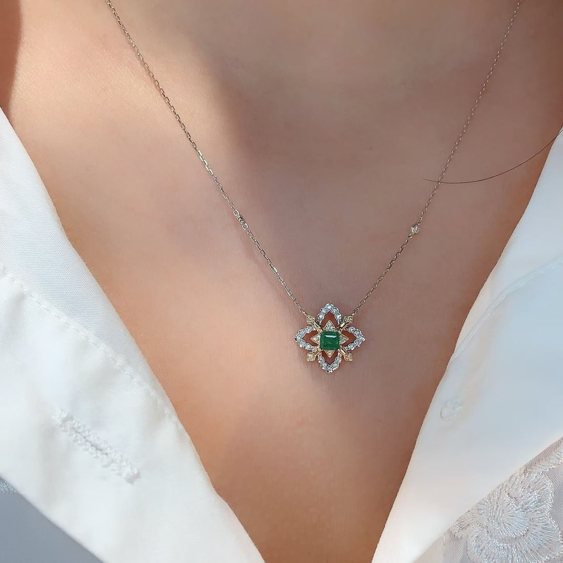 14k Gold 0.33 Ctw Natural Emerald & Diamond Necklace - 3