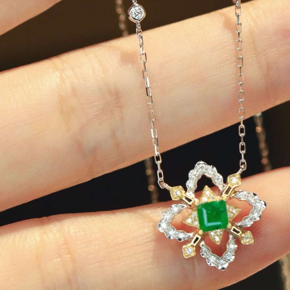 14k Gold 0.33 Ctw Natural Emerald & Diamond Necklace - 6