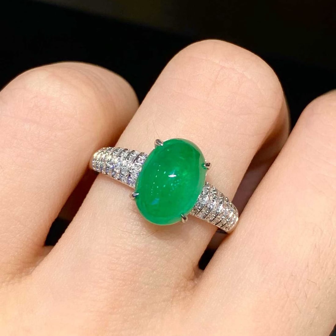 14k Gold 2.3 Ct Natural Emerald & Diamond Ring: Ref:231169175 // gold content:14k gold // ring size:7. 25us // // main gemstone:emerald // shape:oval // carat weight:2. 3ct // color:green // treatment:natural // // adjacent gemstone 2 : diamond //