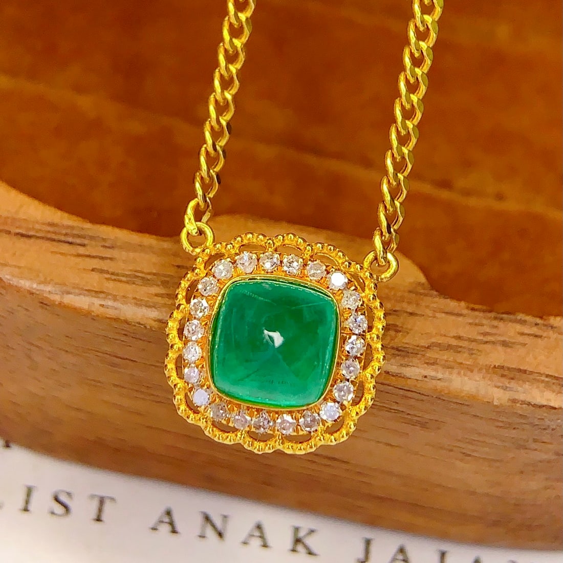 14k Gold 1.6 Ct Natural Emerald & Diamond Necklace - 4