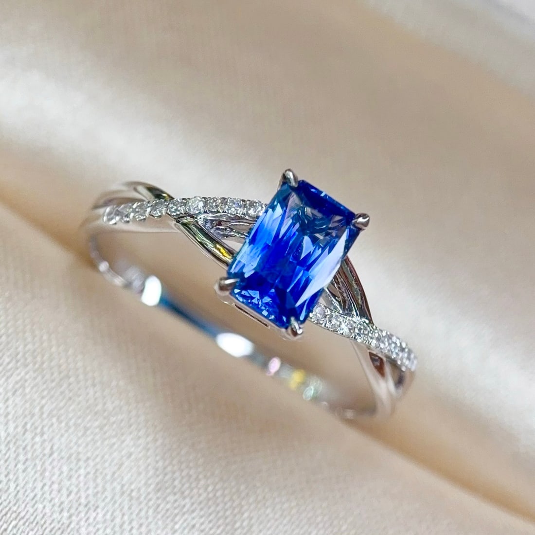 14k Gold 1.17 Ctw Natural Sapphire & Diamond Ring - 4