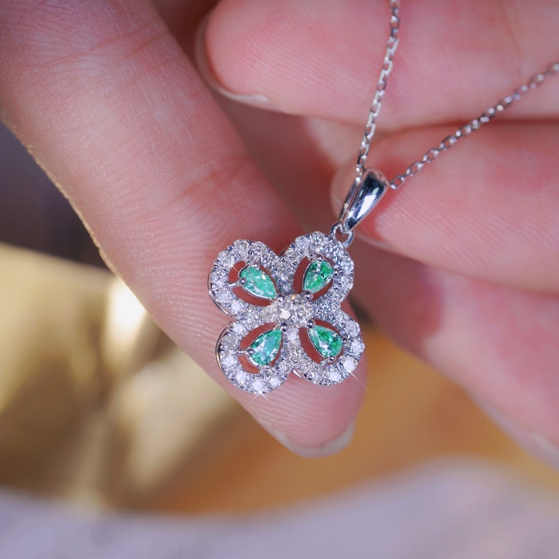 14k Gold 0.70 Ctw Natural Green Diamond & Diamond Necklace - 2
