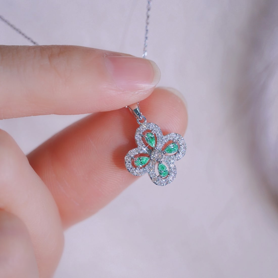 14k Gold 0.70 Ctw Natural Green Diamond & Diamond Necklace - 4