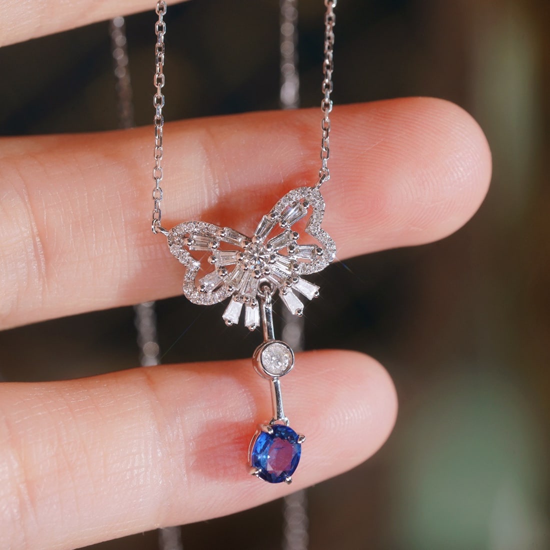 14k Gold 0.72 Ctw Natural Sapphire & Diamond Necklace: Ref:231169195 // gold content:14k gold // main gemstone:sapphire // shape:oval // carat weight:0. 40ct // color:blue // treatment:natural // // adjacent gemstone 2 : diamond // shape:multiple //