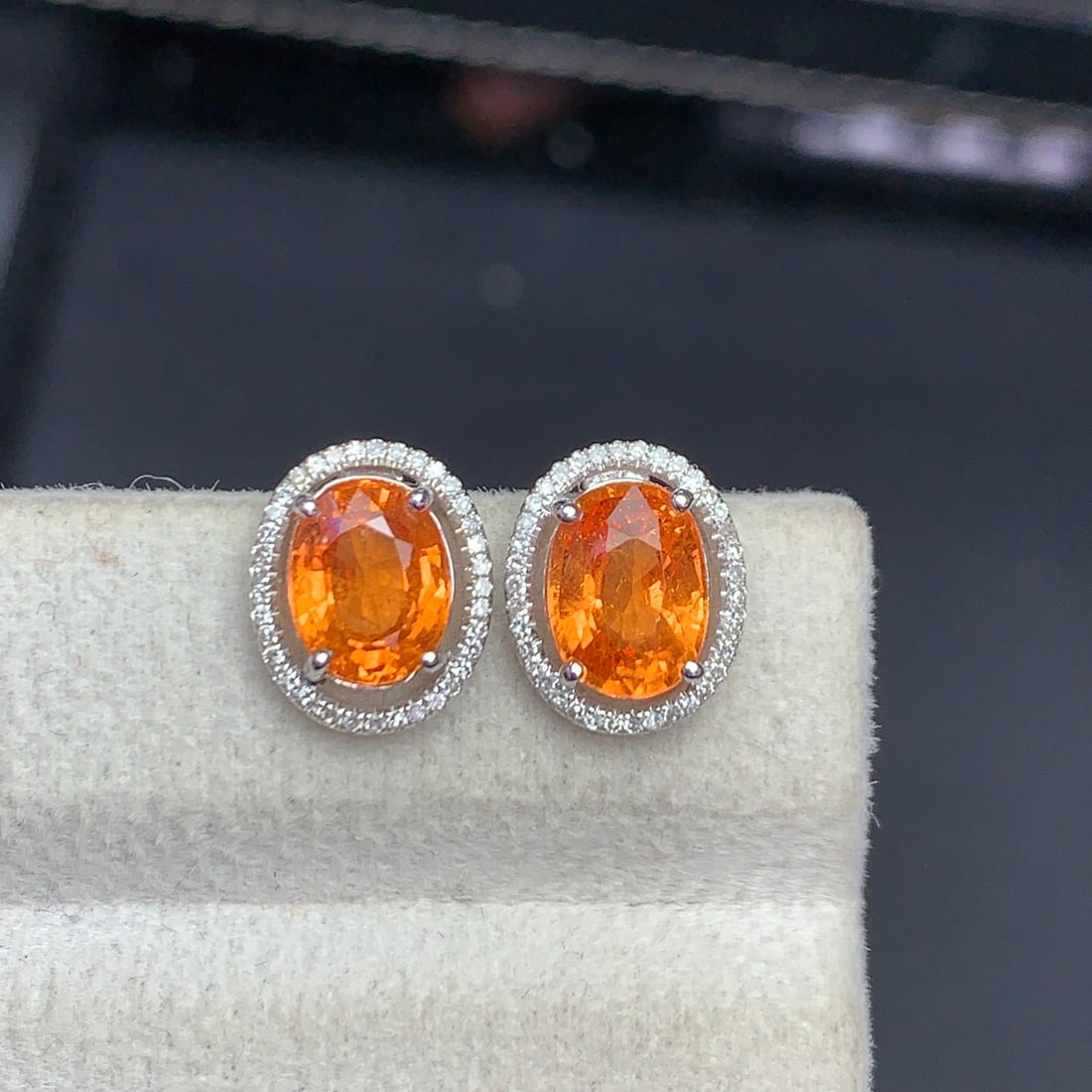 14k Gold 3.8 Ct Natural Spessartine & Diamond Earrings: Ref:231169212 // gold content:14k gold // main gemstone:spessartine // shape:oval // carat weight:3. 8ct // color:orange // treatment:natural // // adjacent gemstone 2 : diamond // shape:round //