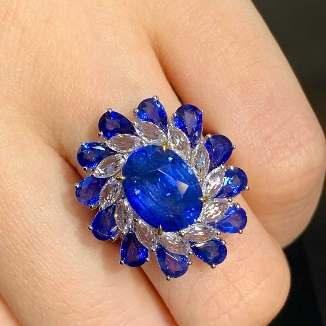 14k Gold 6.9 Ct Natural Sapphire & Sapphire & Diamond Ring: Ref:231169221 // gold content:14k gold // ring size:7. 25us // // main gemstone:sapphire // shape:oval // carat weight:6. 9ct // color:blue // treatment:natural // // adjacent gemstone 2 : sapphire