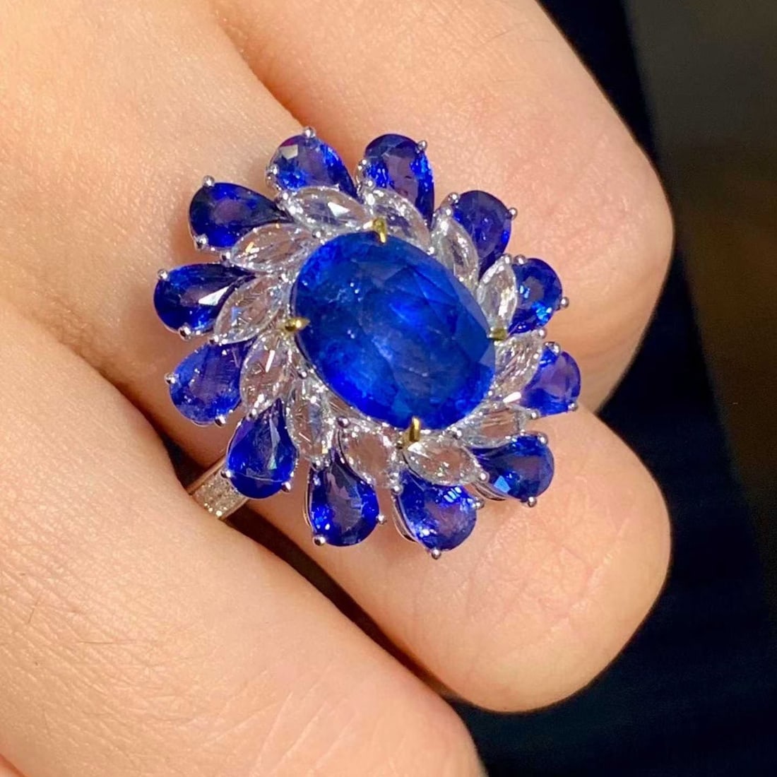 14k Gold 6.9 Ct Natural Sapphire & Sapphire & Diamond Ring - 2