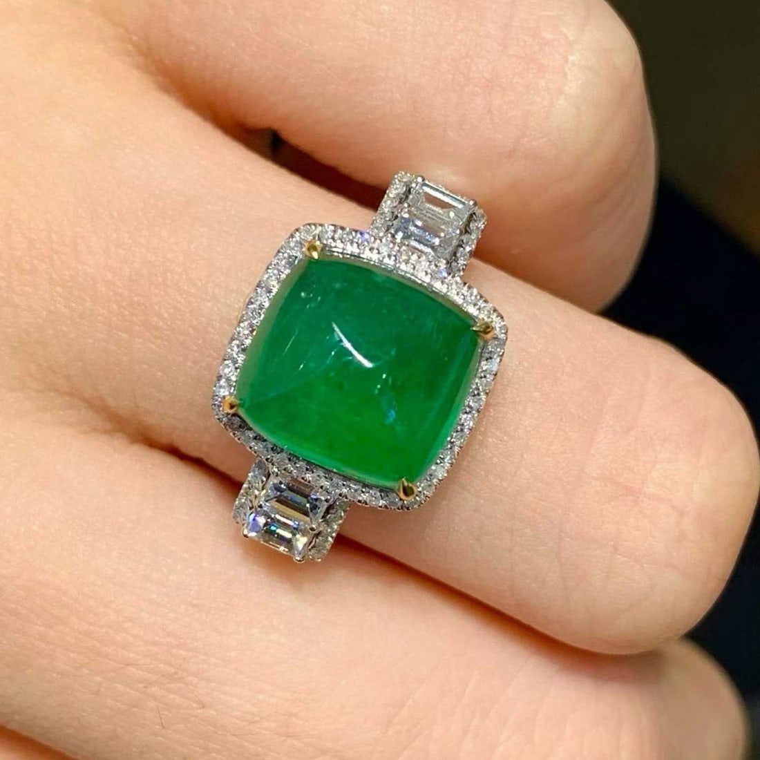 14k Gold 3.6 Ct Natural Emerald & Diamond Ring - 2