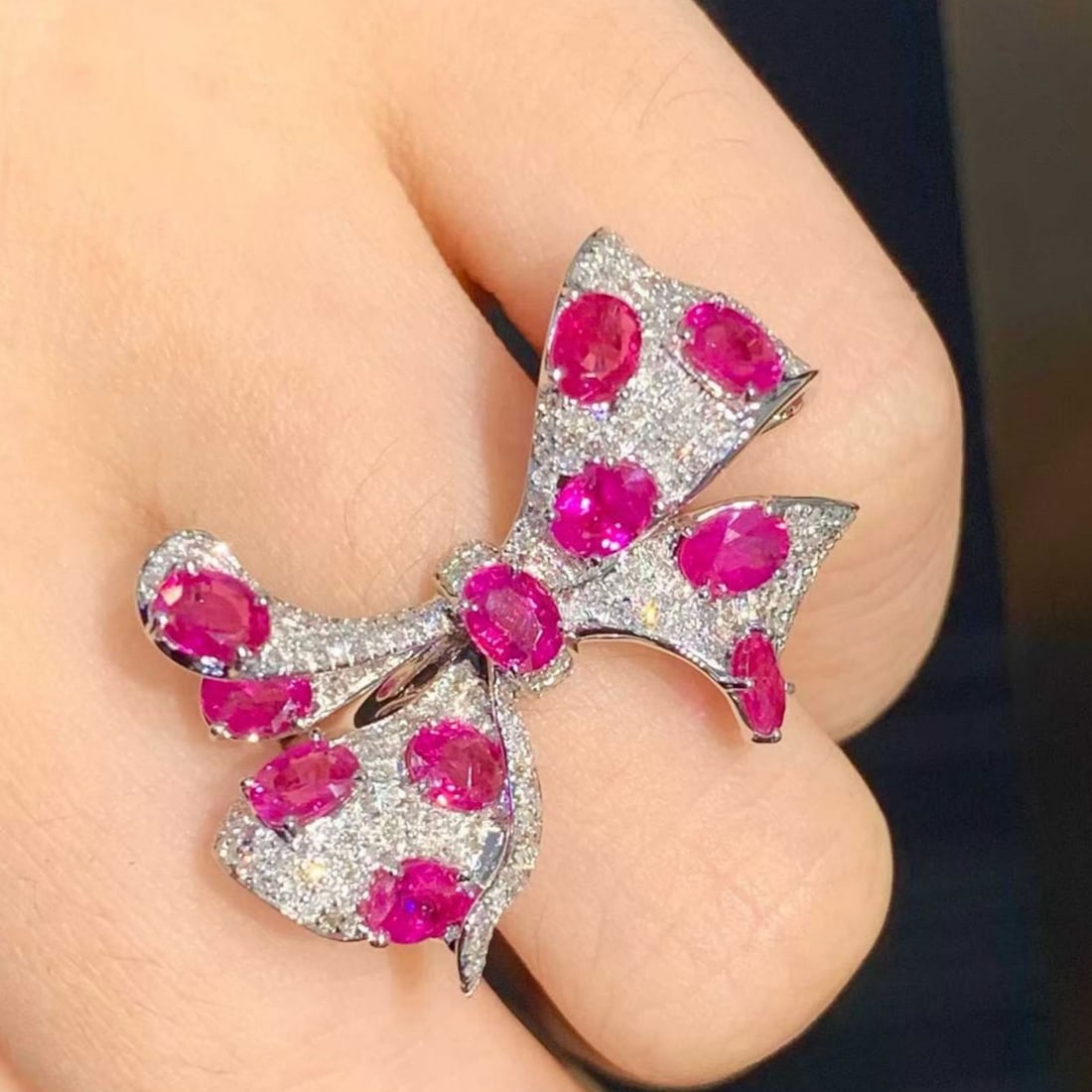 14k Gold 3 Ct Natural Ruby & Diamond Ring: Ref:231169224 // gold content:14k gold // ring size:7. 25us // // main gemstone:ruby // shape:oval // carat weight:3ct // color:red // treatment:natural // // adjacent gemstone 2 : diamond // number