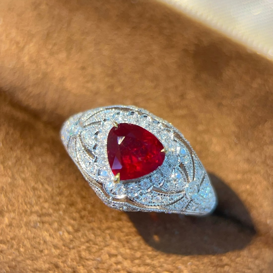 14k Gold 1.59 Ctw Natural Ruby & Diamond Ring: Ref:231169226 // gold content:14k gold // ring size:7. 25us // // main gemstone:ruby // shape:pear // carat weight:1. 08ct // color:pigeonblood red // treatment:natural // // adjacent gemstone 2 : dia