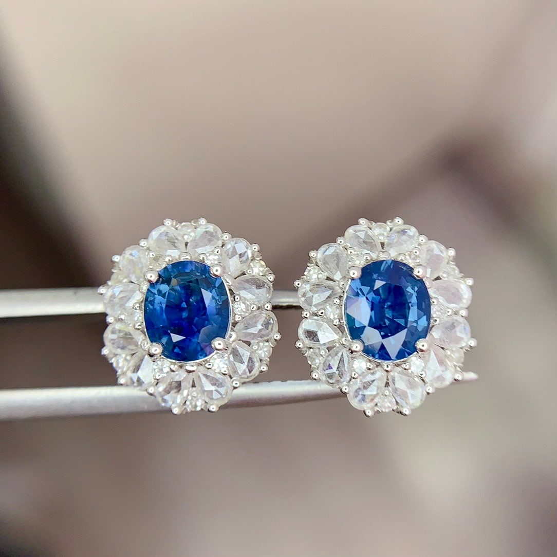 14k Gold 1.62 Ct Natural Sapphire & Diamond Earrings: Ref:231169228 // gold content:14k gold // main gemstone:sapphire // shape:oval // carat weight:1. 62ct // color:blue // treatment:natural // // adjacent gemstone 2 : diamond // shape:multiple // clari