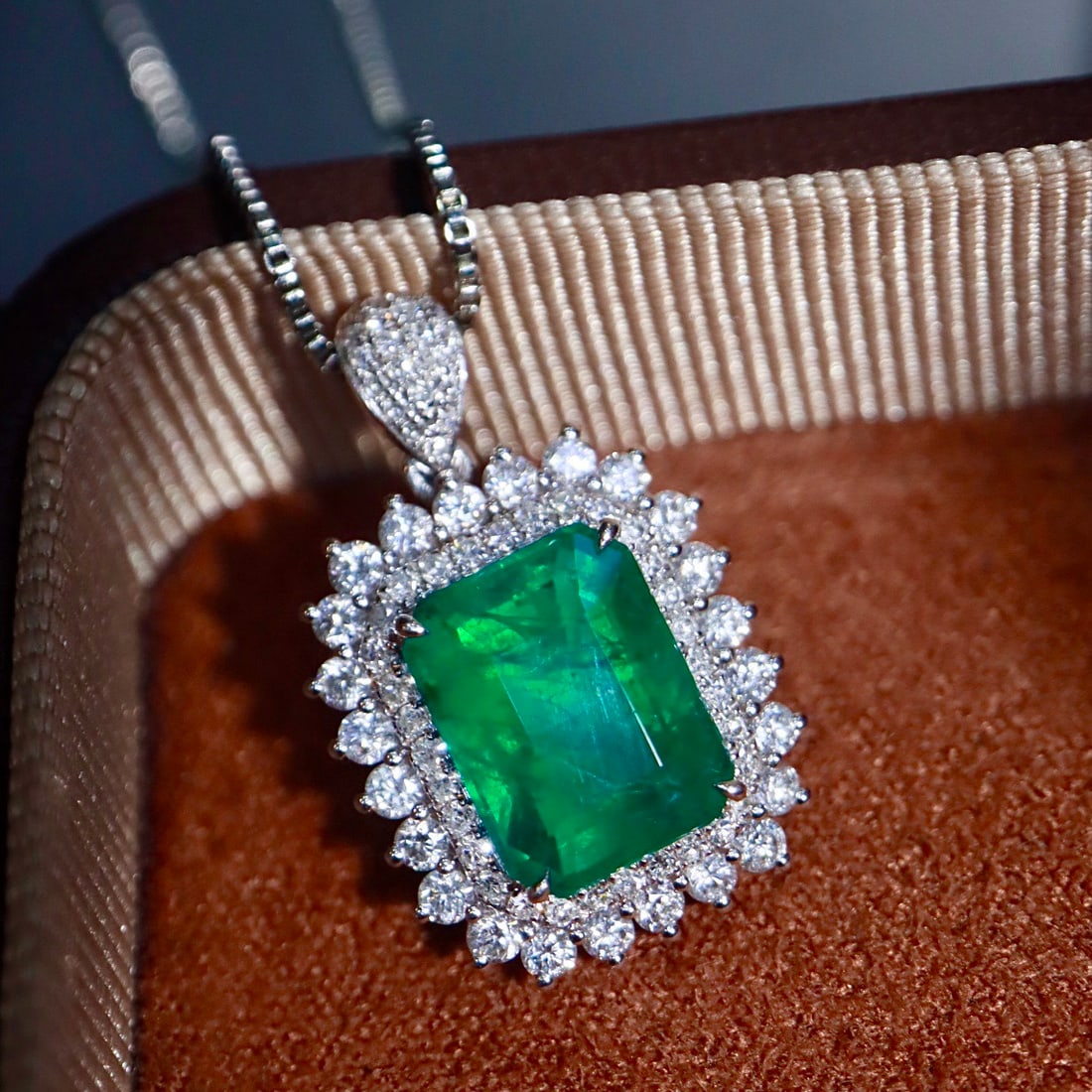 14k Gold 3.47 Ctw Natural Emerald & Diamond Pendant( Without Chain ) - 8