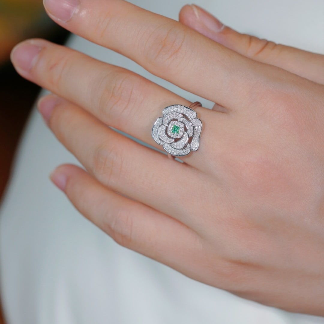 14k Gold 0.60 Ct Natural Color Diamond & Flowers Ring - 3