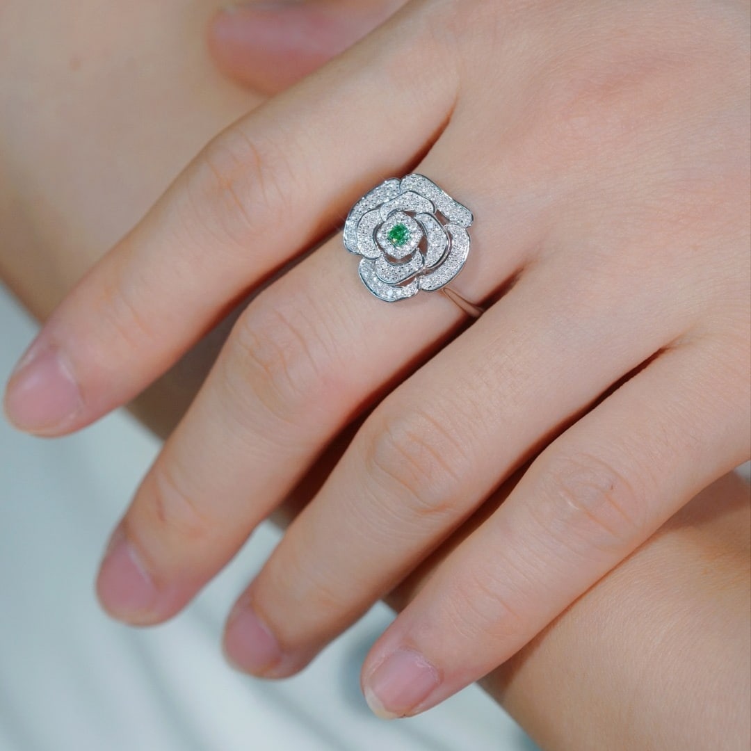14k Gold 0.60 Ct Natural Color Diamond & Flowers Ring - 5