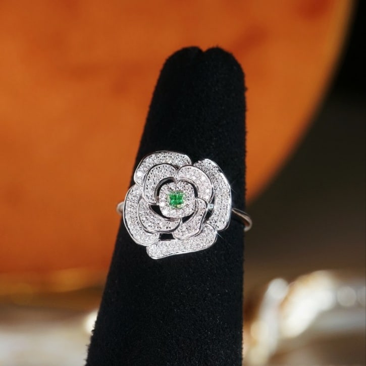 14k Gold 0.60 Ct Natural Color Diamond & Flowers Ring - 6