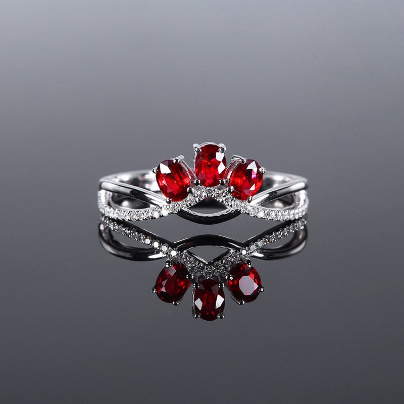 14k Gold 0.58 Ct Natural Ruby & Diamond Ring: Ref:231170014 // gold content:14k gold // ring size:7. 25us // // main gemstone:ruby // shape:oval // carat weight:0. 58ct // color:red // treatment:natural // // adjacent gemstone 2 : diamond //