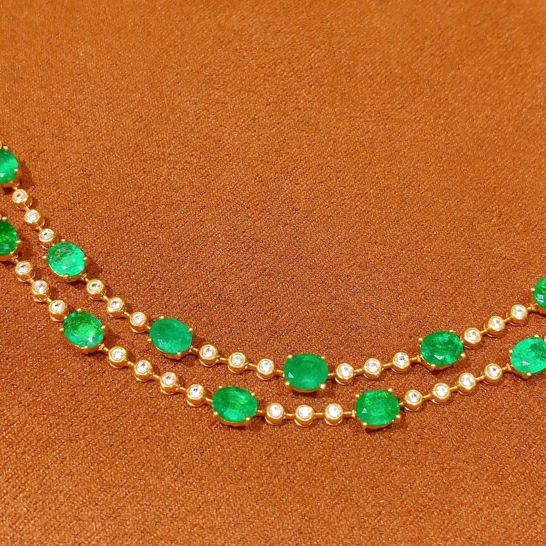 14k Gold 6.38 Ct Natural Emerald & Sapphire Necklace - 2