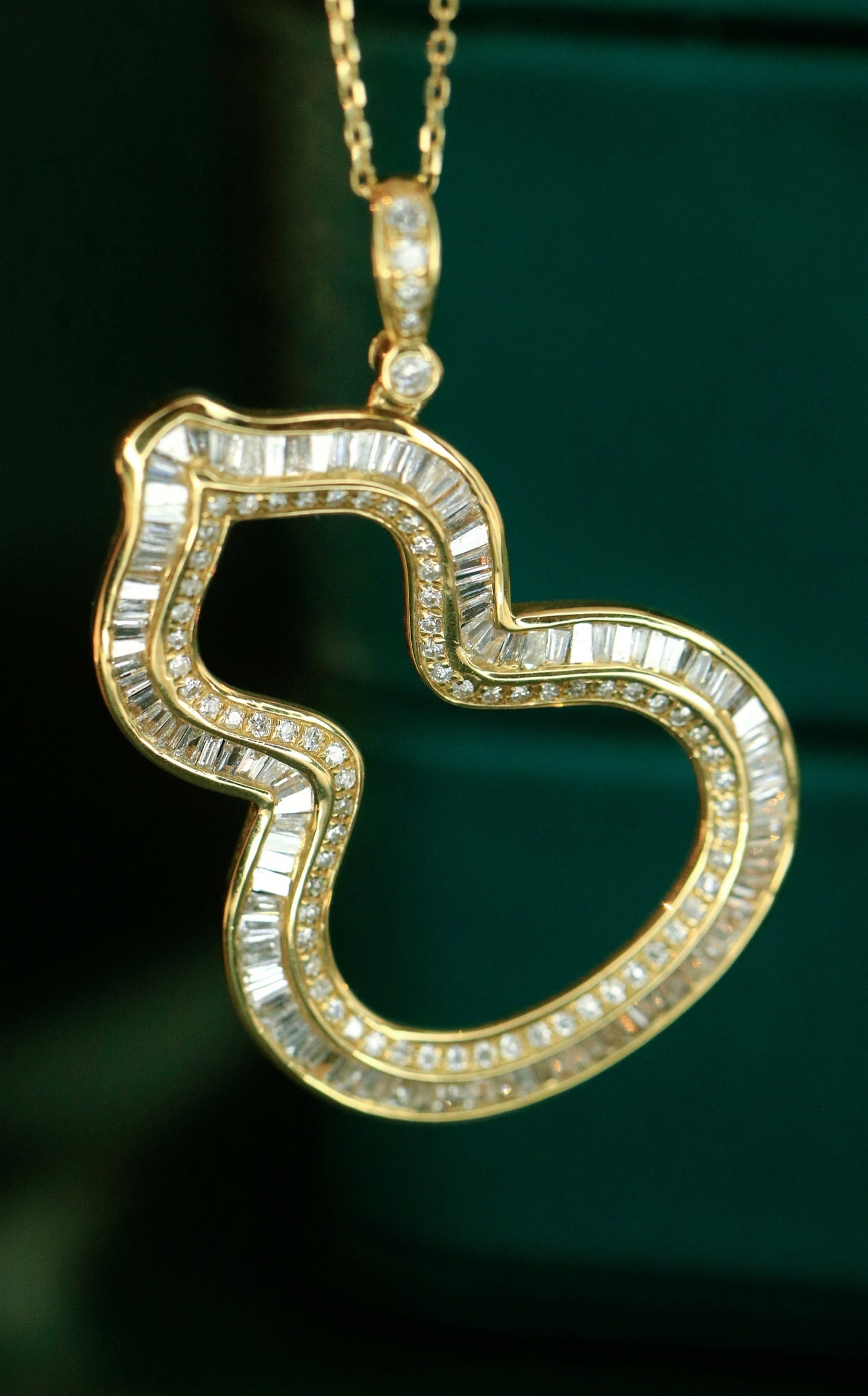 14k Gold 0.88 Ct Natural H Diamond Necklace: Ref:231170036 // gold content:14k gold // main gemstone:diamond // shape:multiple // carat weight:0. 88ct // clarity grade:vs-si // color:h // treatment:natural // Condition: New Low Estimate: