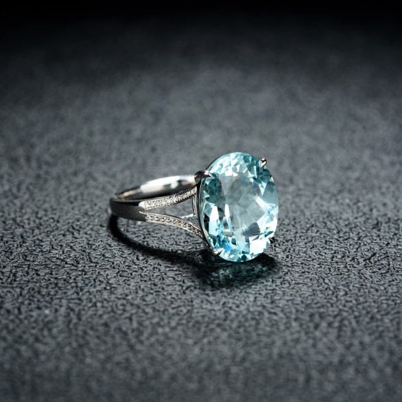 14k Gold 6.69 Ct Natural Aquamarine & Diamond Ring: Ref:231170038 // gold content:14k gold // ring size:7. 25us // // main gemstone:aquamarine // shape:oval // carat weight:6. 69ct // color:blue // treatment:natural // // adjacent gemstone 2 : diamond