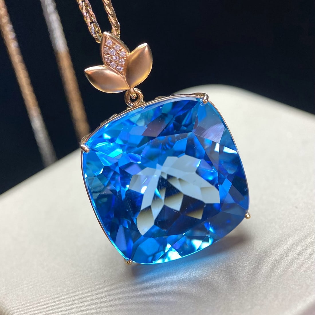14k Gold 54.9 Ct Natural Topaz & Diamond Pendant( Without Chain ): Ref:231170045 // gold content:14k gold // main gemstone:topaz // shape:cushion // carat weight:54. 9ct // color:blue // treatment:natural // // adjacent gemstone 2 : diamond // number of stones:10 // 