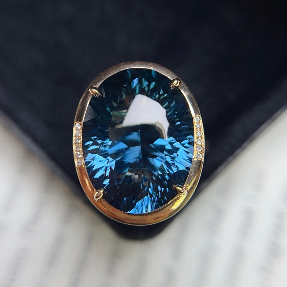 14k Gold 14.50 Ct Natural Topaz & Diamond Ring - 3