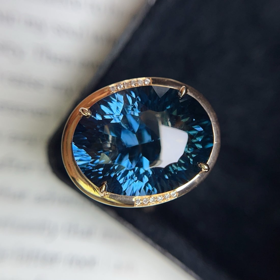 14k Gold 14.50 Ct Natural Topaz & Diamond Ring - 4