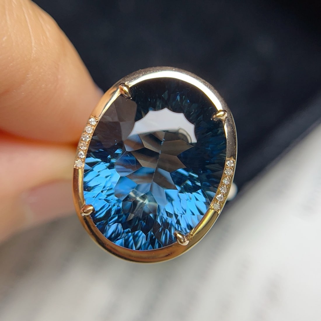 14k Gold 14.50 Ct Natural Topaz & Diamond Ring - 5