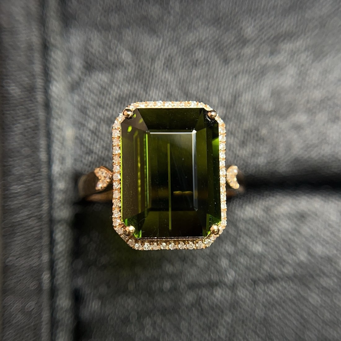 14k Gold 5.50 Ct Natural Tourmaline & Diamond Ring: Ref:231170069 // gold content:14k gold // ring size:7. 25us // // main gemstone:tourmaline // shape:octagonal // carat weight:5. 50ct // color:green // treatment:natural // // adjacent gemstone 2 :