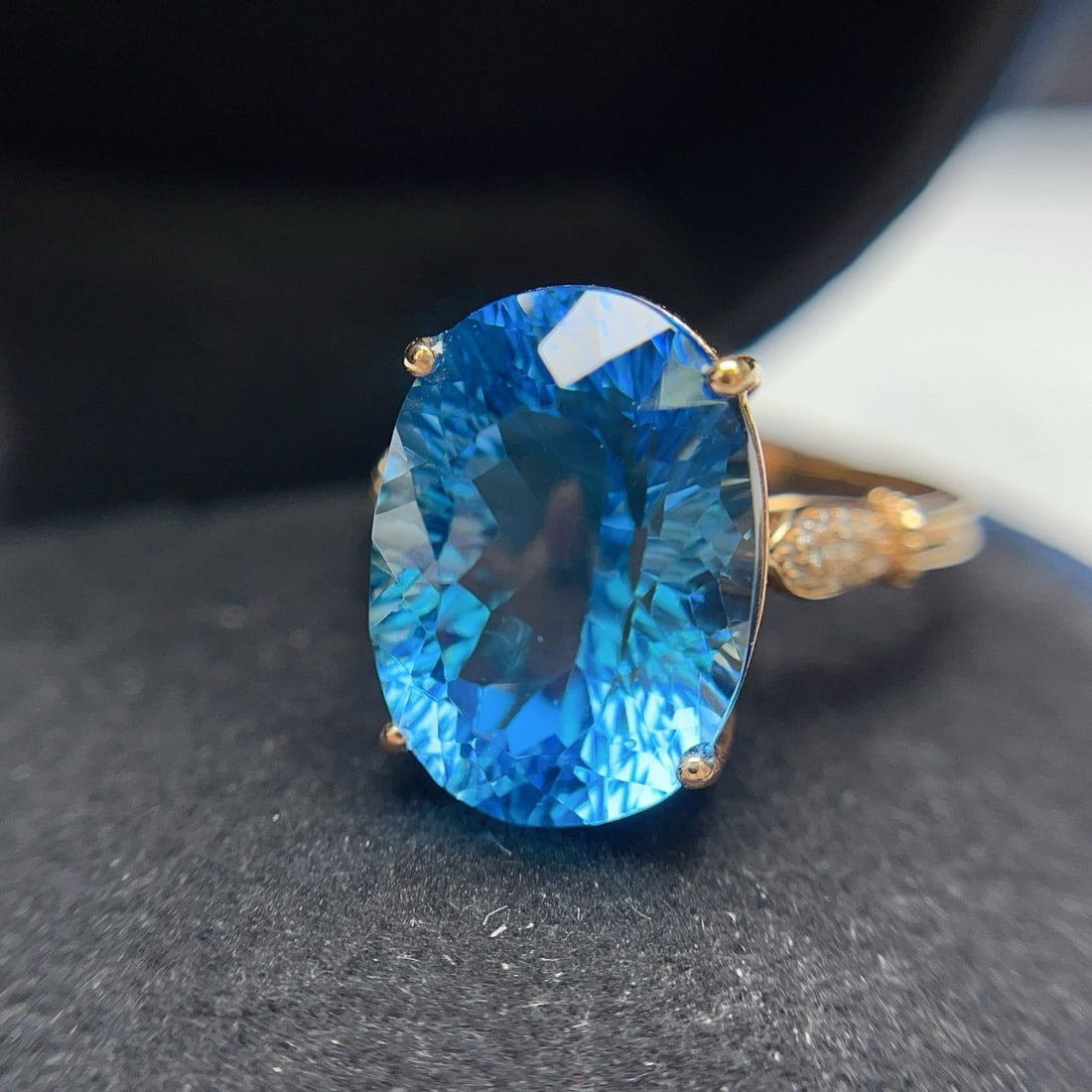 14k Gold 10.75 Ct Natural Topaz & Diamond Ring - 5